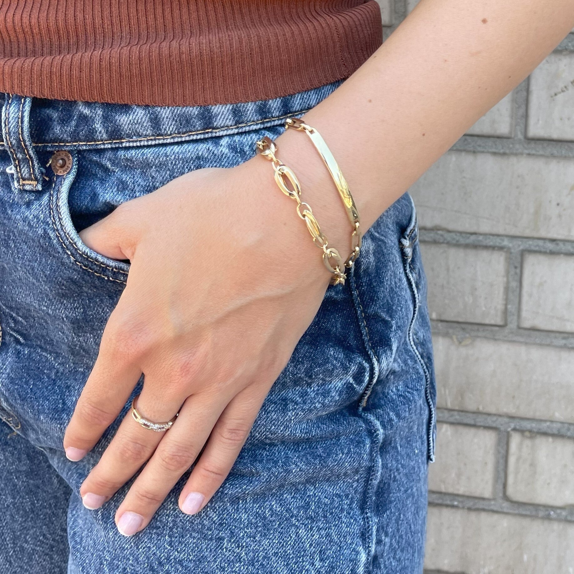 14K Solid Gold Paperclip Bracelet with Bar Detail – Polished, Sleek, Modern Design