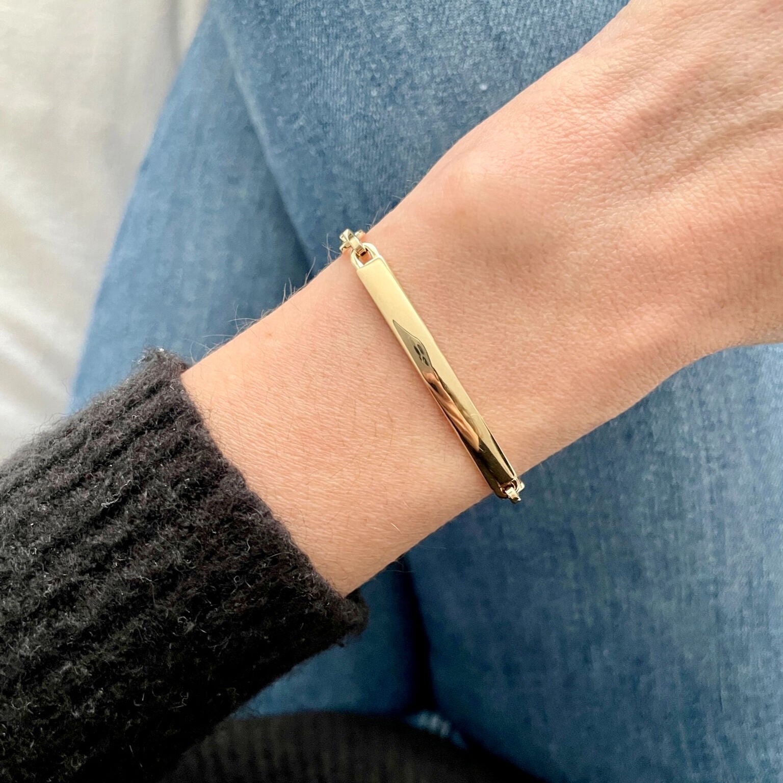 14K Solid Gold Paperclip Bracelet with Bar Detail ā Polished, Sleek, Modern Design