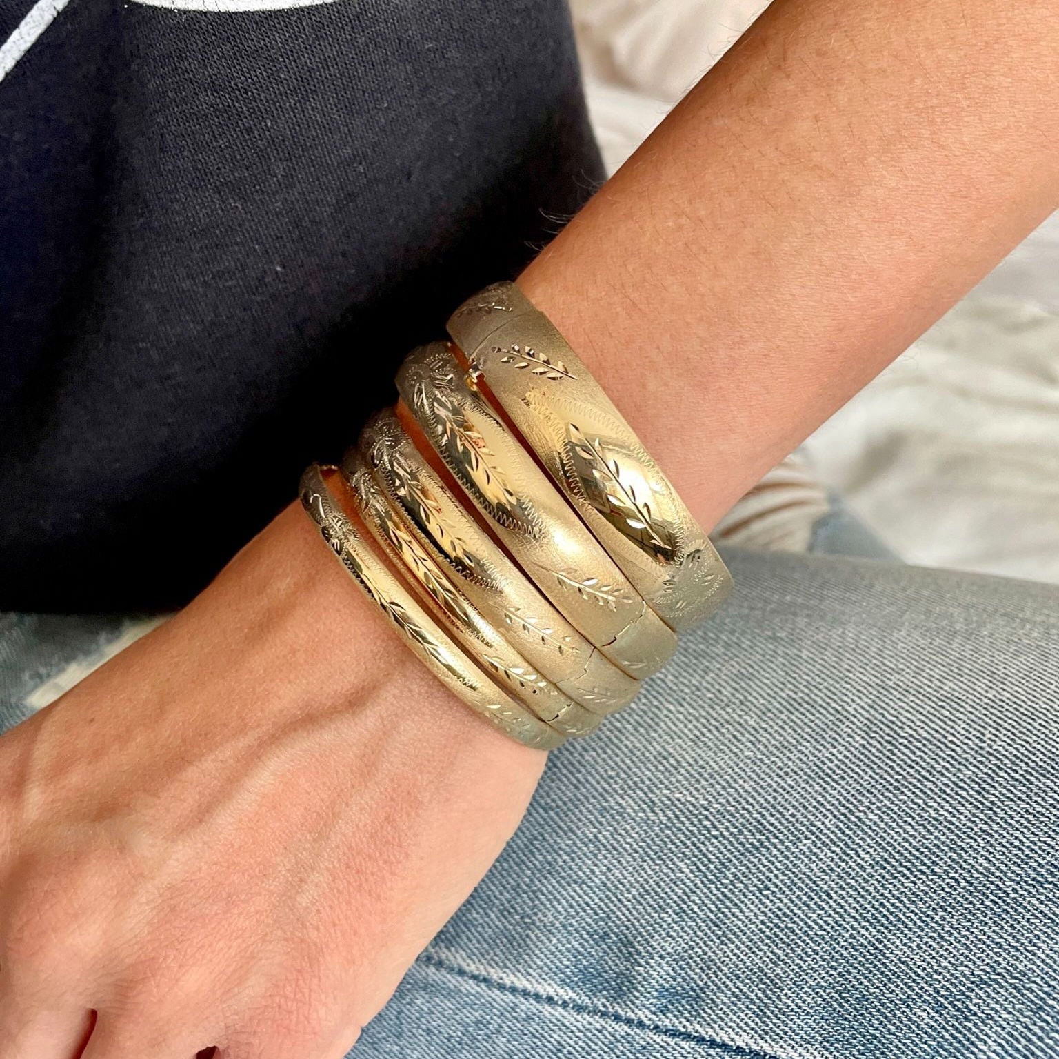 14K YELLOW GOLD BANGLE