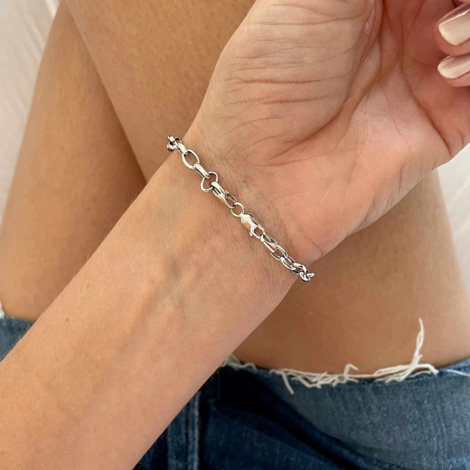 14K White Gold Oval Link Bracelet