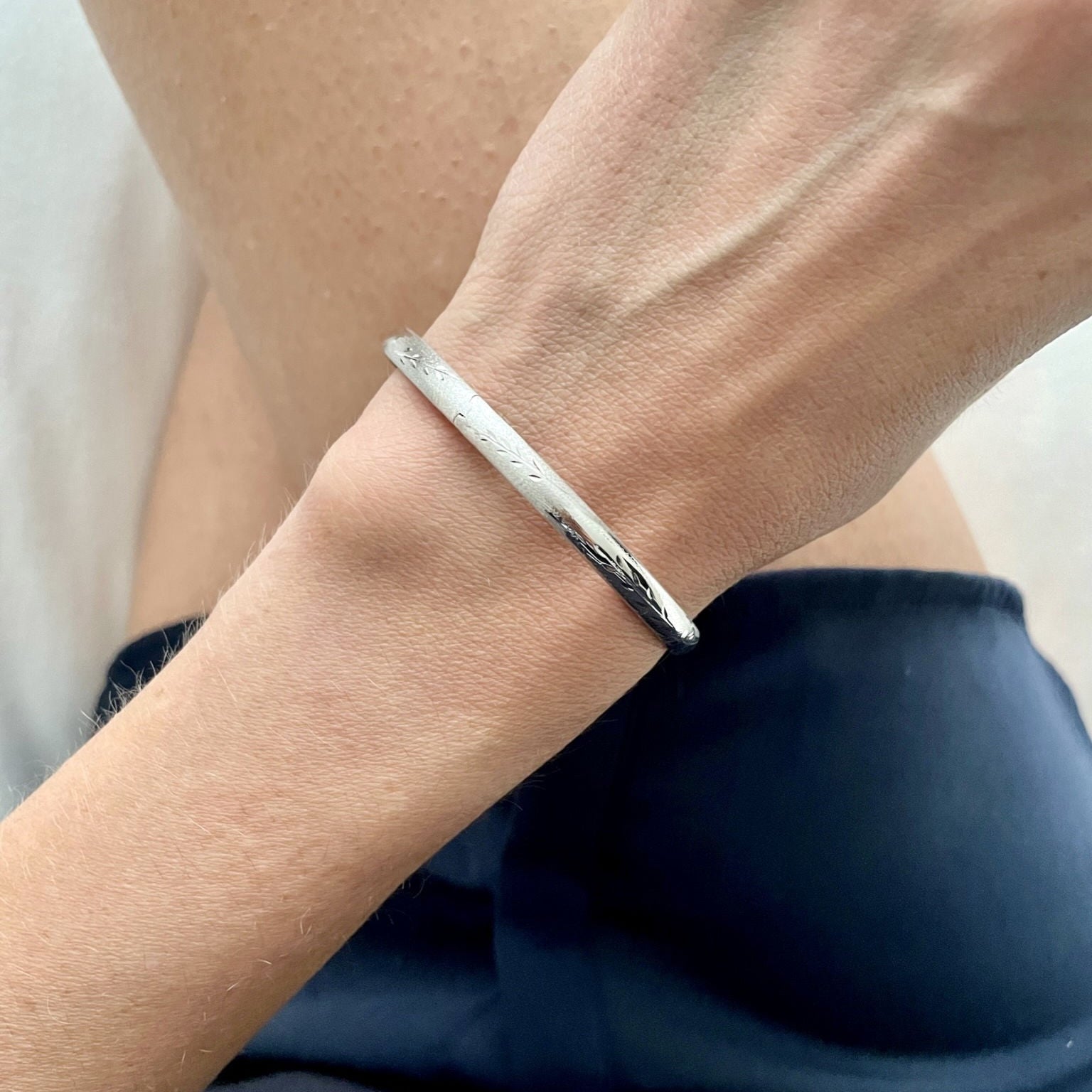 14K WHITE GOLD TEXTURED BANGLES