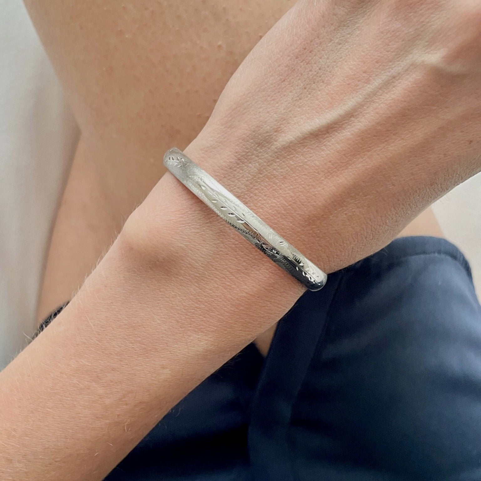 14K WHITE GOLD TEXTURED BANGLES