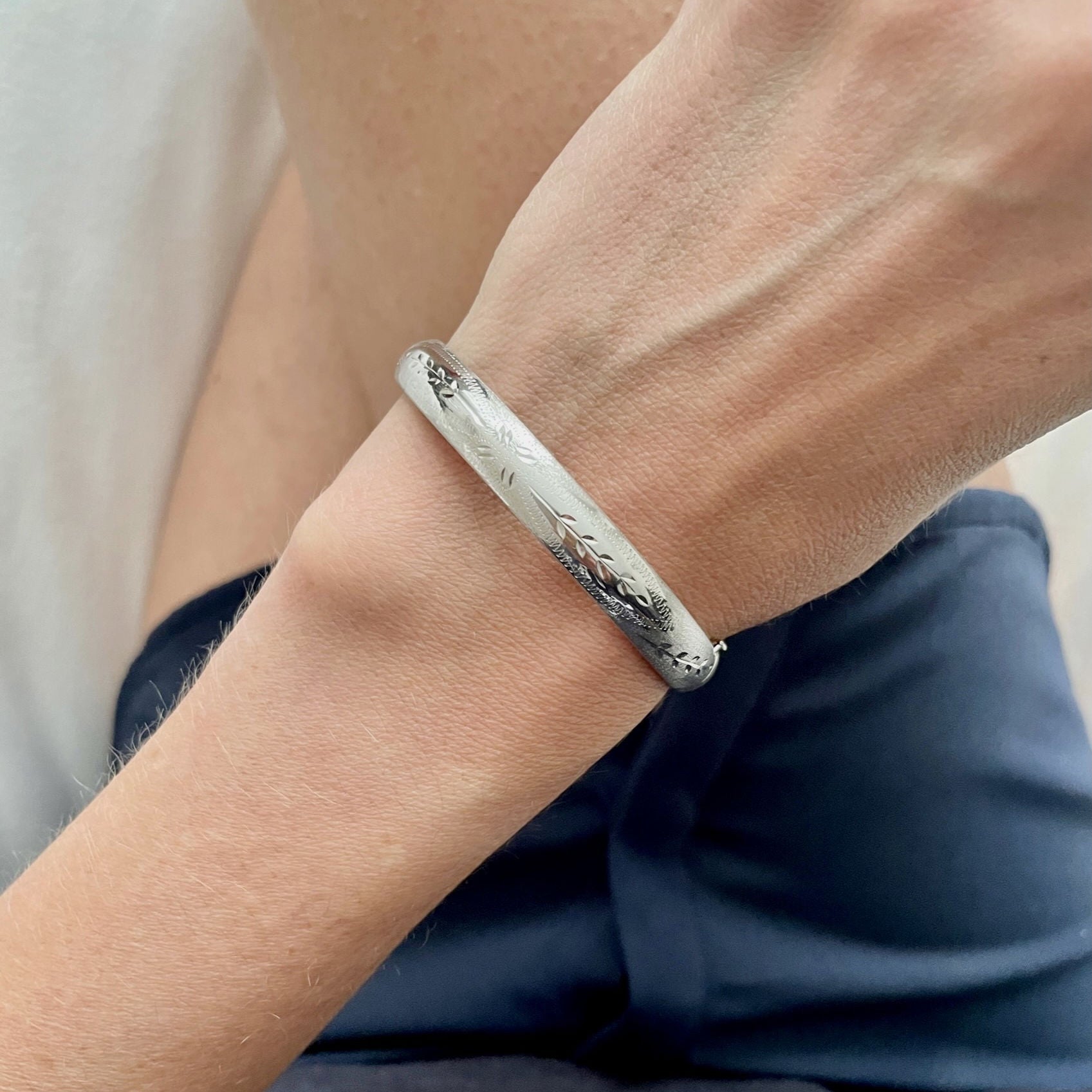 14K WHITE GOLD TEXTURED BANGLES