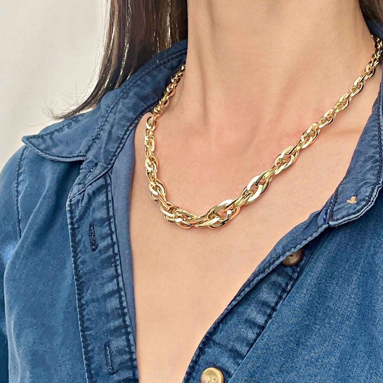 14K Gold Chunky Graduated Interlocking Oval Link Necklace