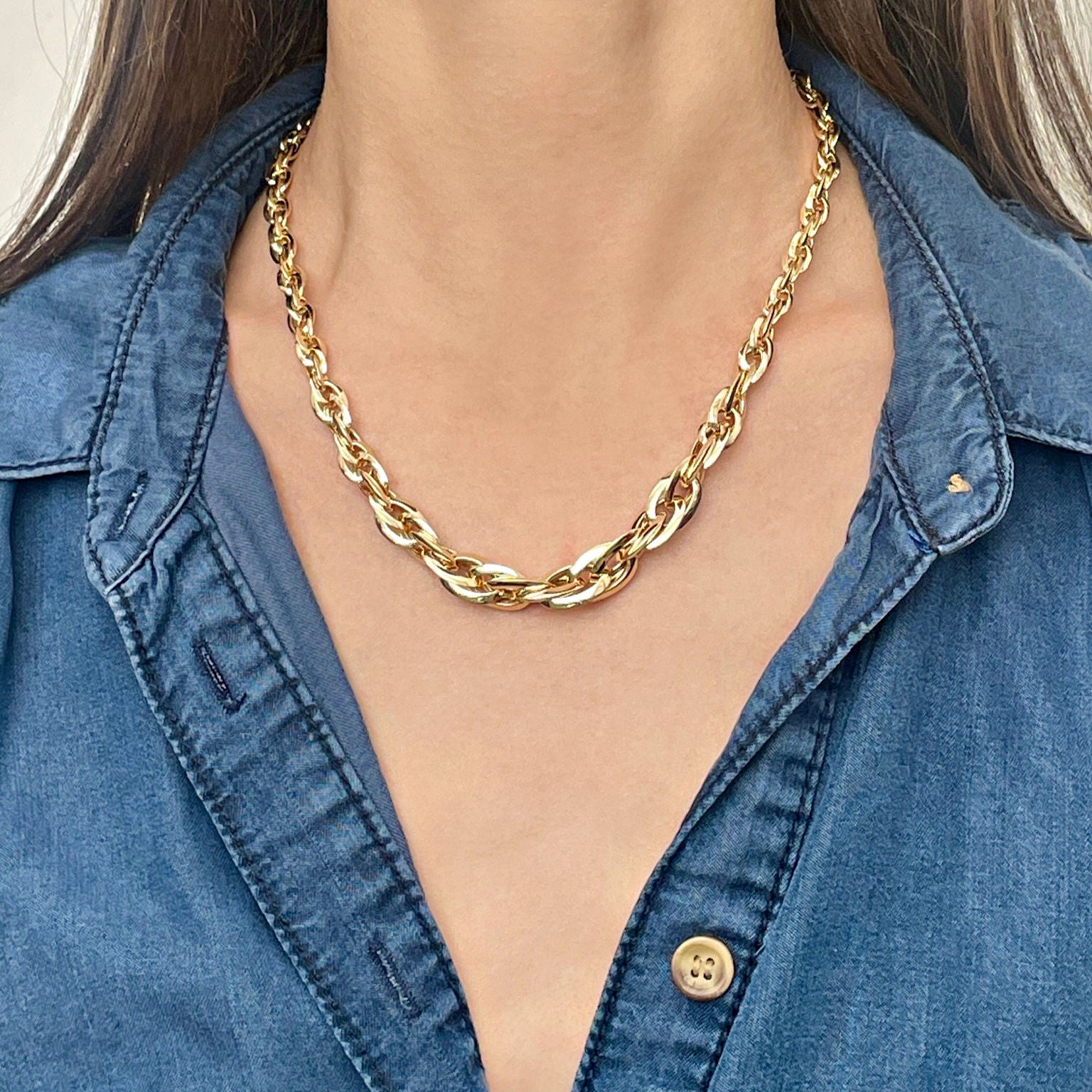 14K Gold Chunky Graduated Interlocking Oval Link Necklace