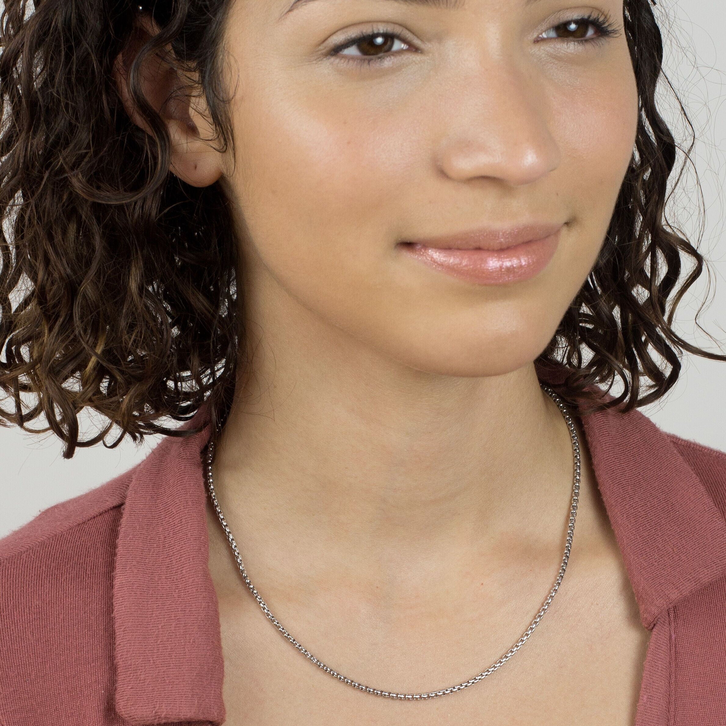 14K White Gold Round Box Necklace