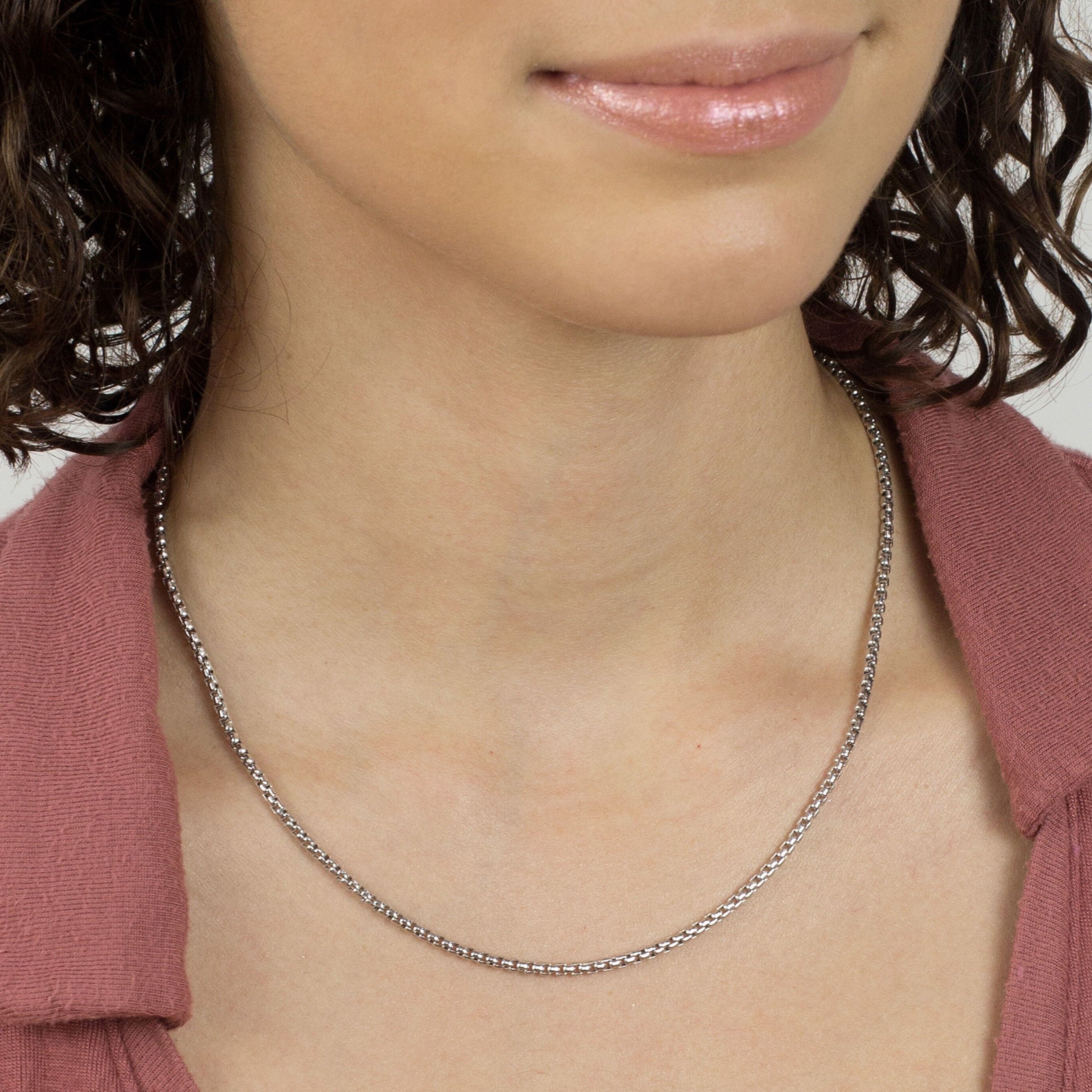 14K White Gold Round Box Necklace