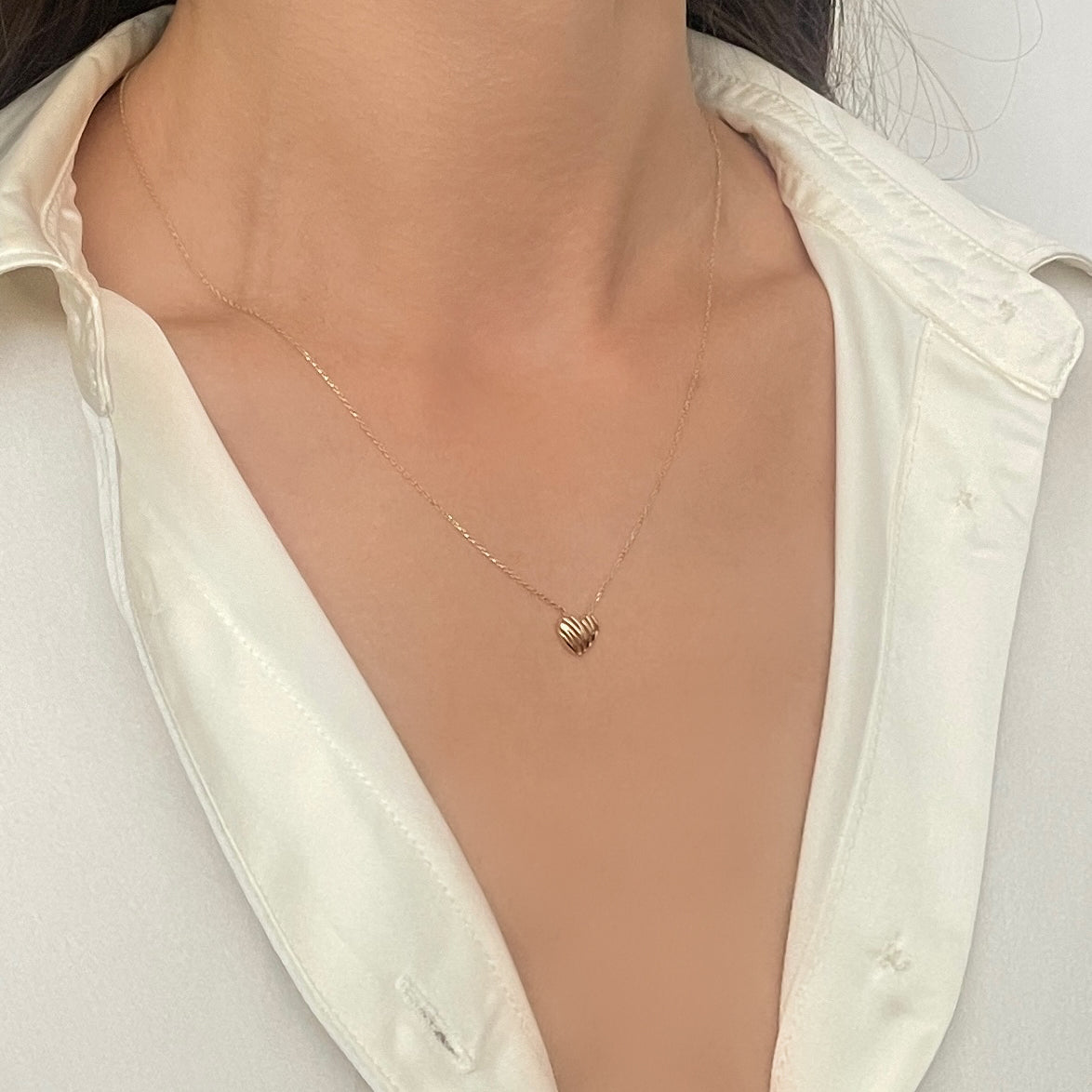14K Gold Dainty Textured Heart Chain Necklace