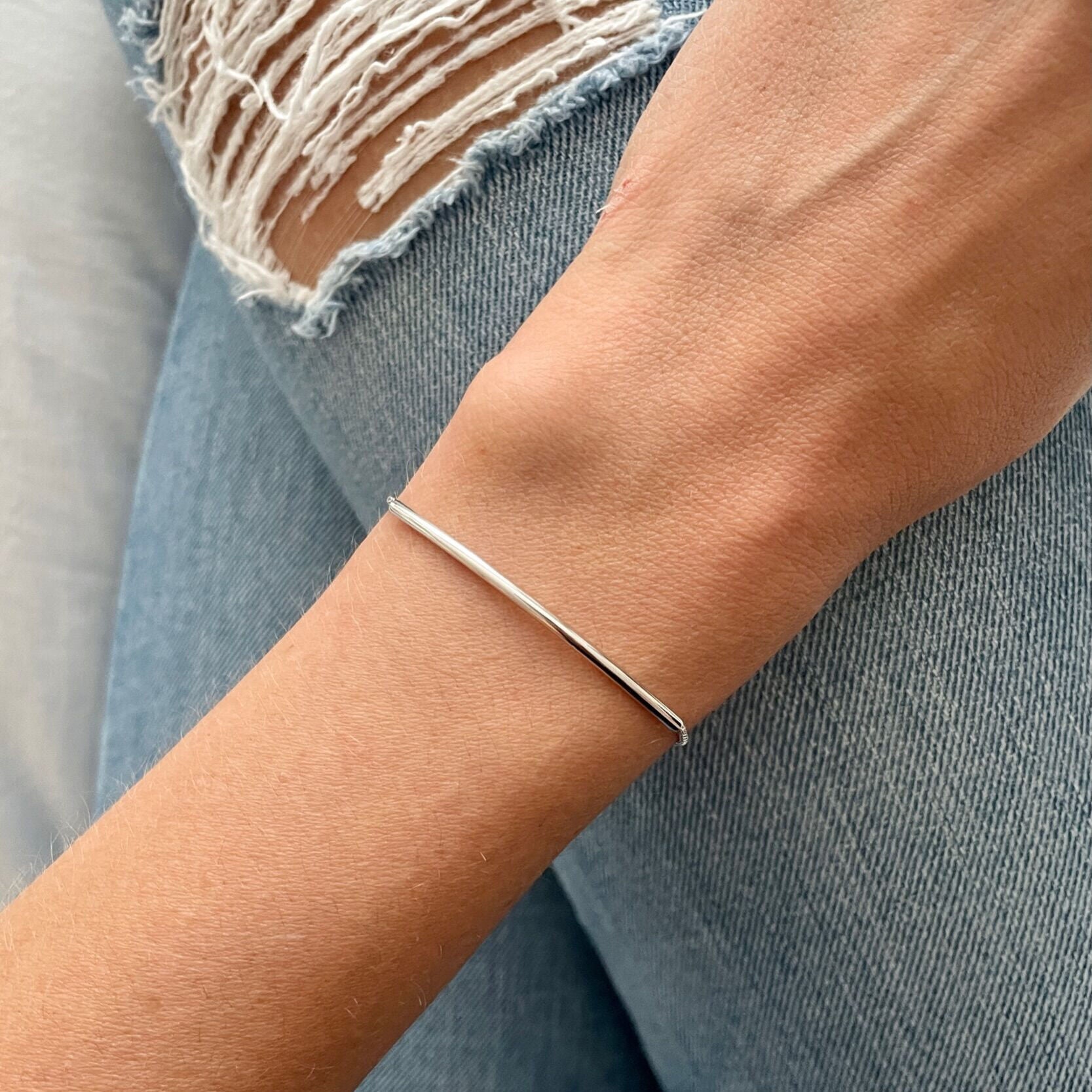 14K Gold Thin Curved Bar Friendship Bracelet