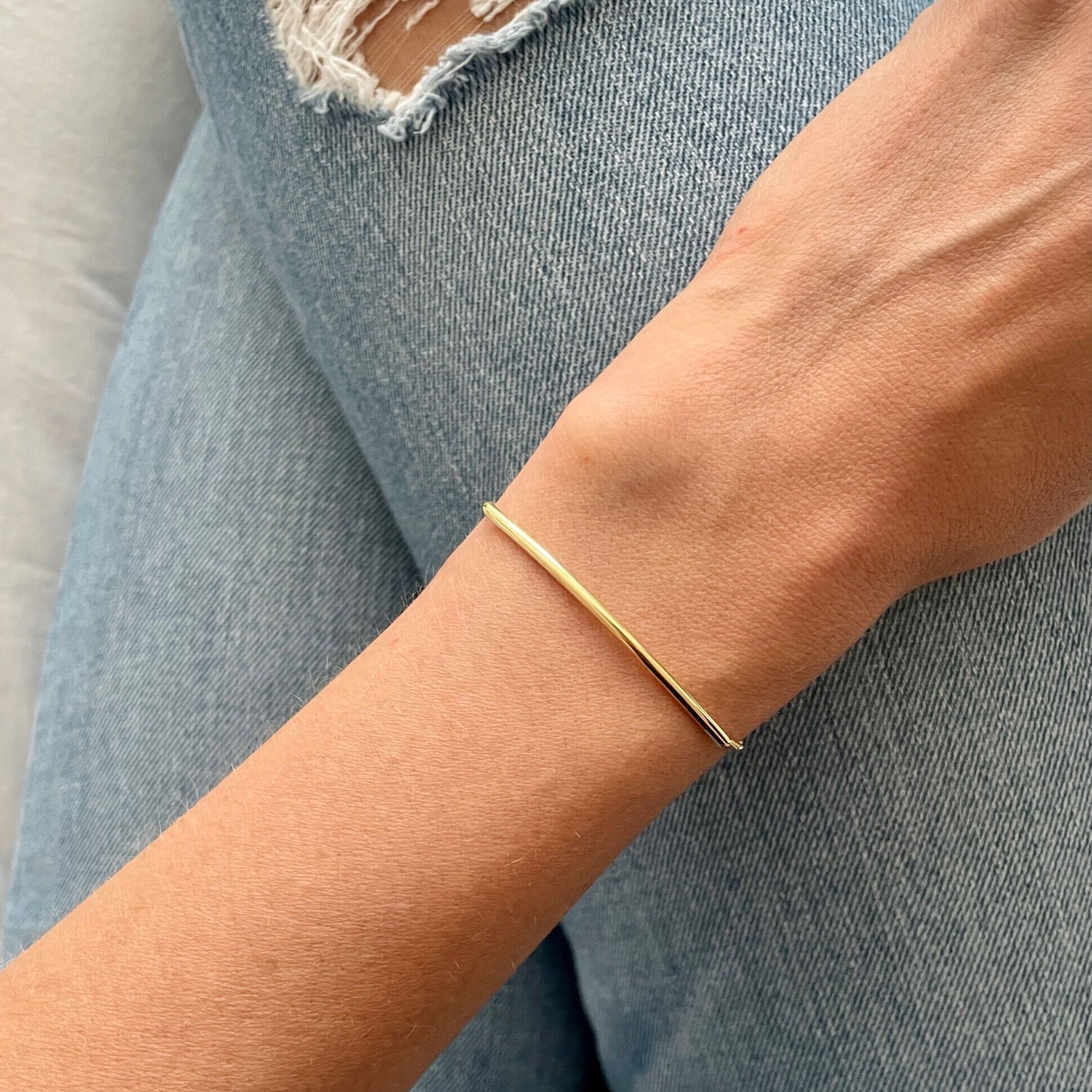 14K Gold Thin Curved Bar Friendship Bracelet