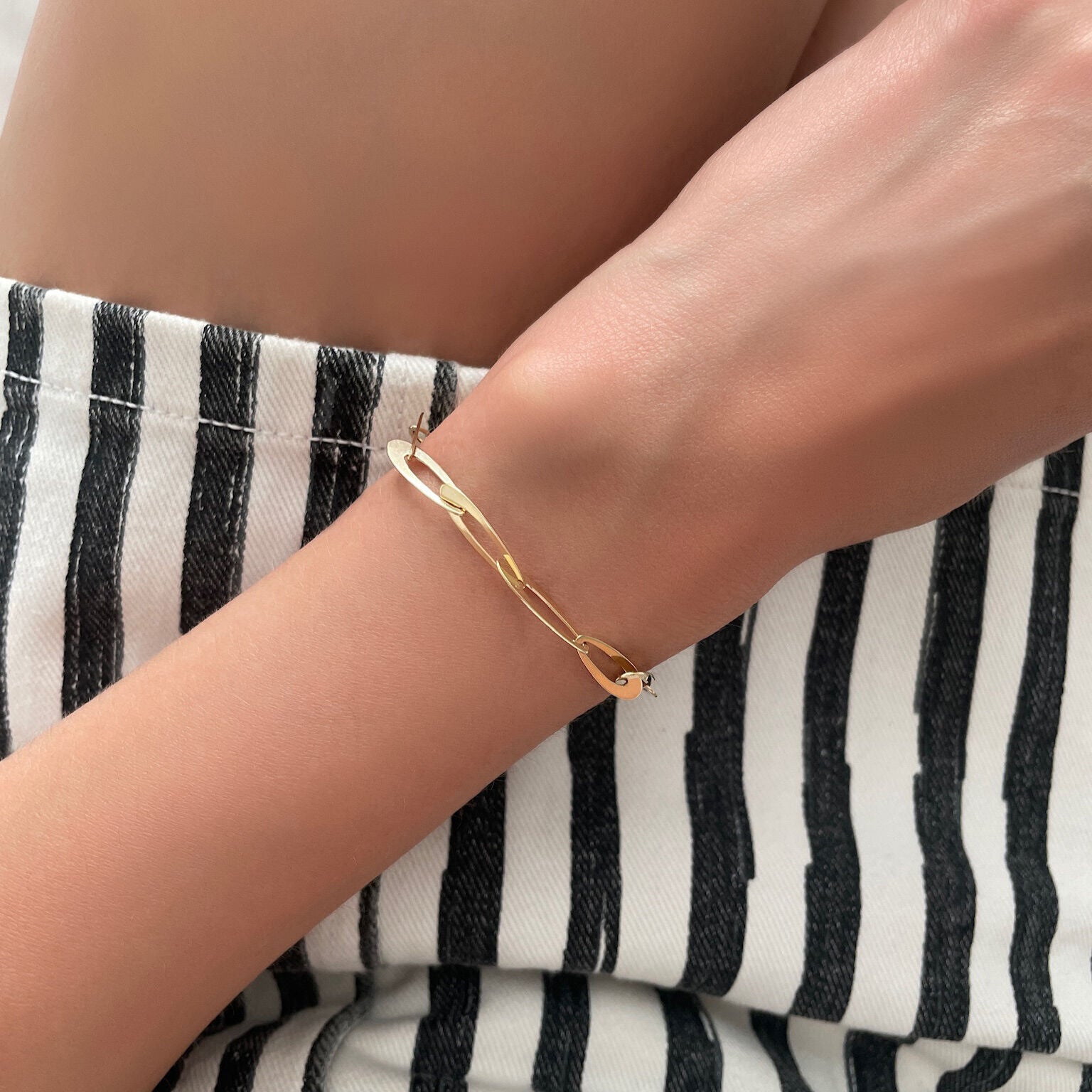 14K Gold Elongated Oval Link Necklace