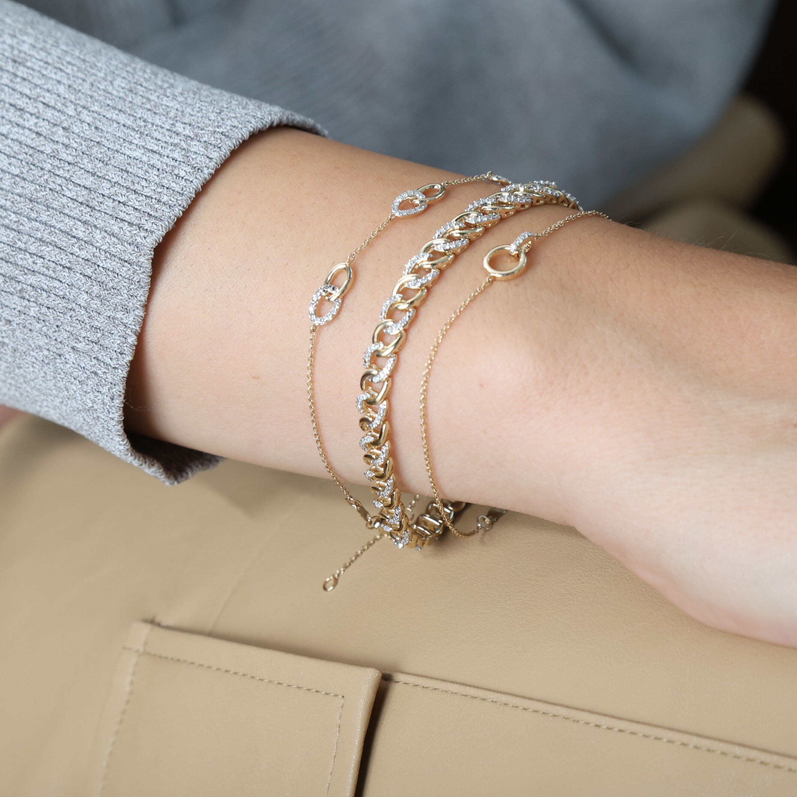14K Yellow Gold Dainty Diamond Interlocking Link Bracelet