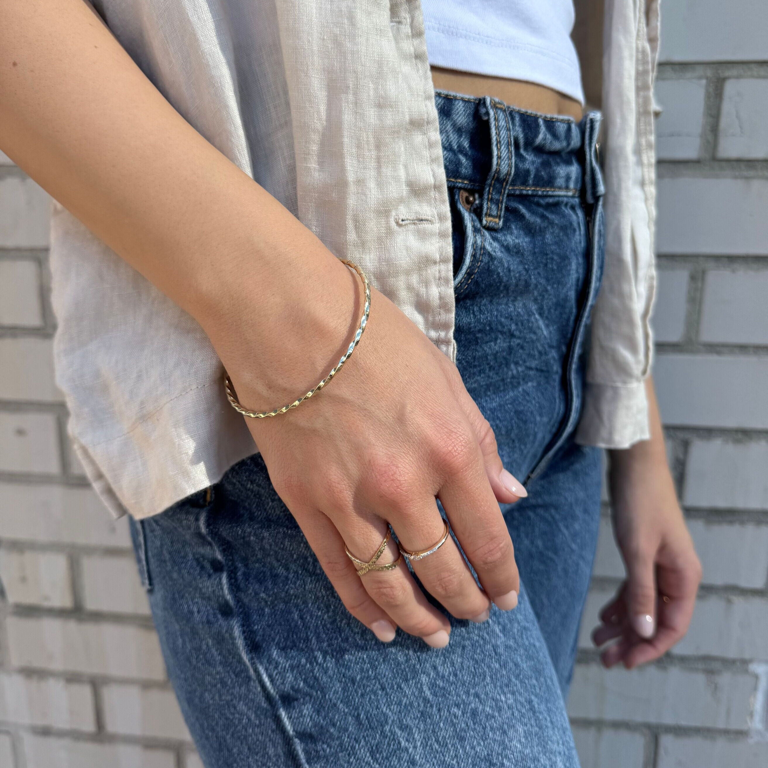 14K Solid Yellow Gold Twist Bangle Bracelet – Elegant, Lightweight, Timeless