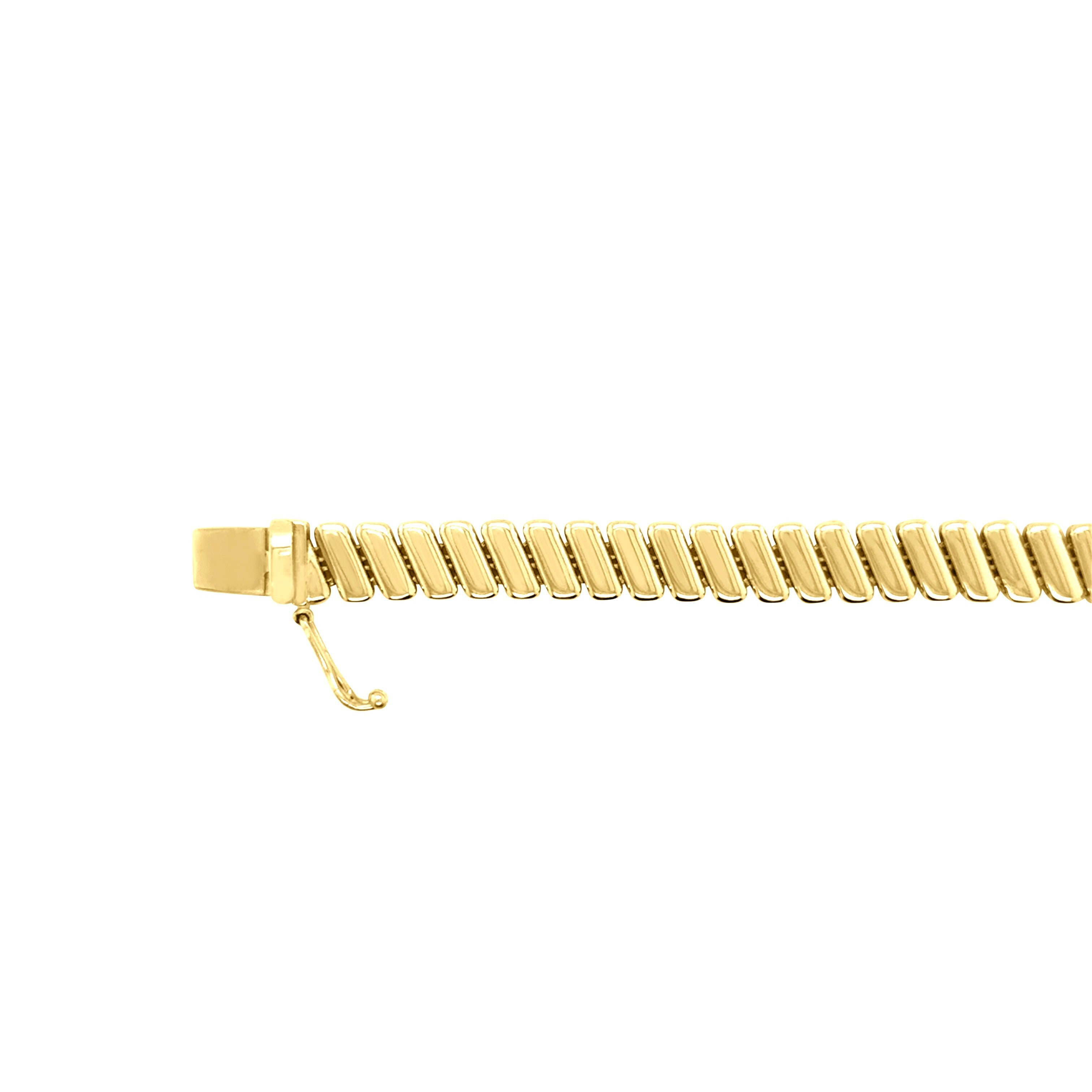 14K Yellow Gold Ribbed Link Bracelet – Sleek, Lustrous, and Secure