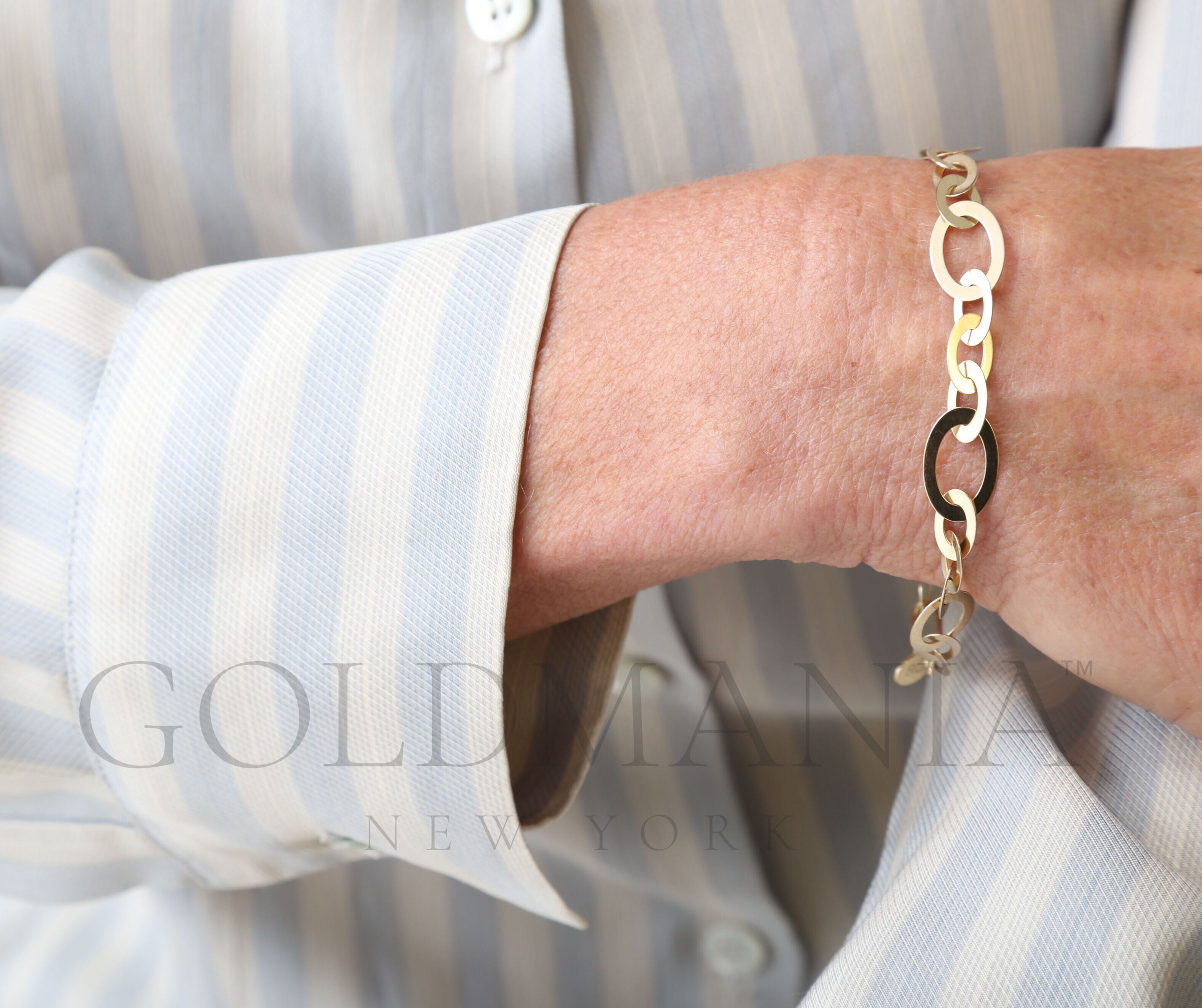 14K Yellow Gold Flat Oval Link Bracelet – Modern, Light, and Versatile