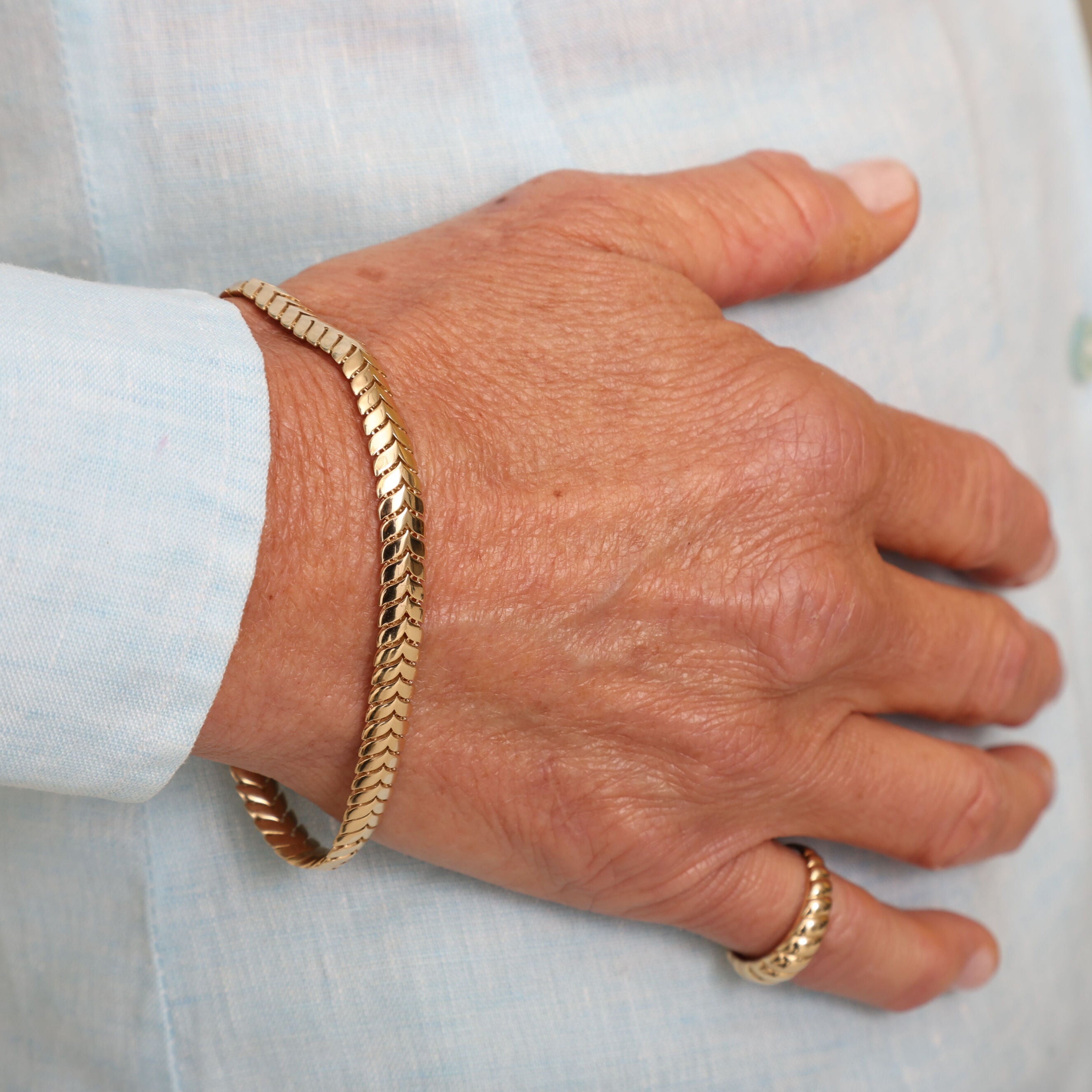 14K Solid Gold Chevron Link Chain Bracelet – Bold, Versatile, and Elegant