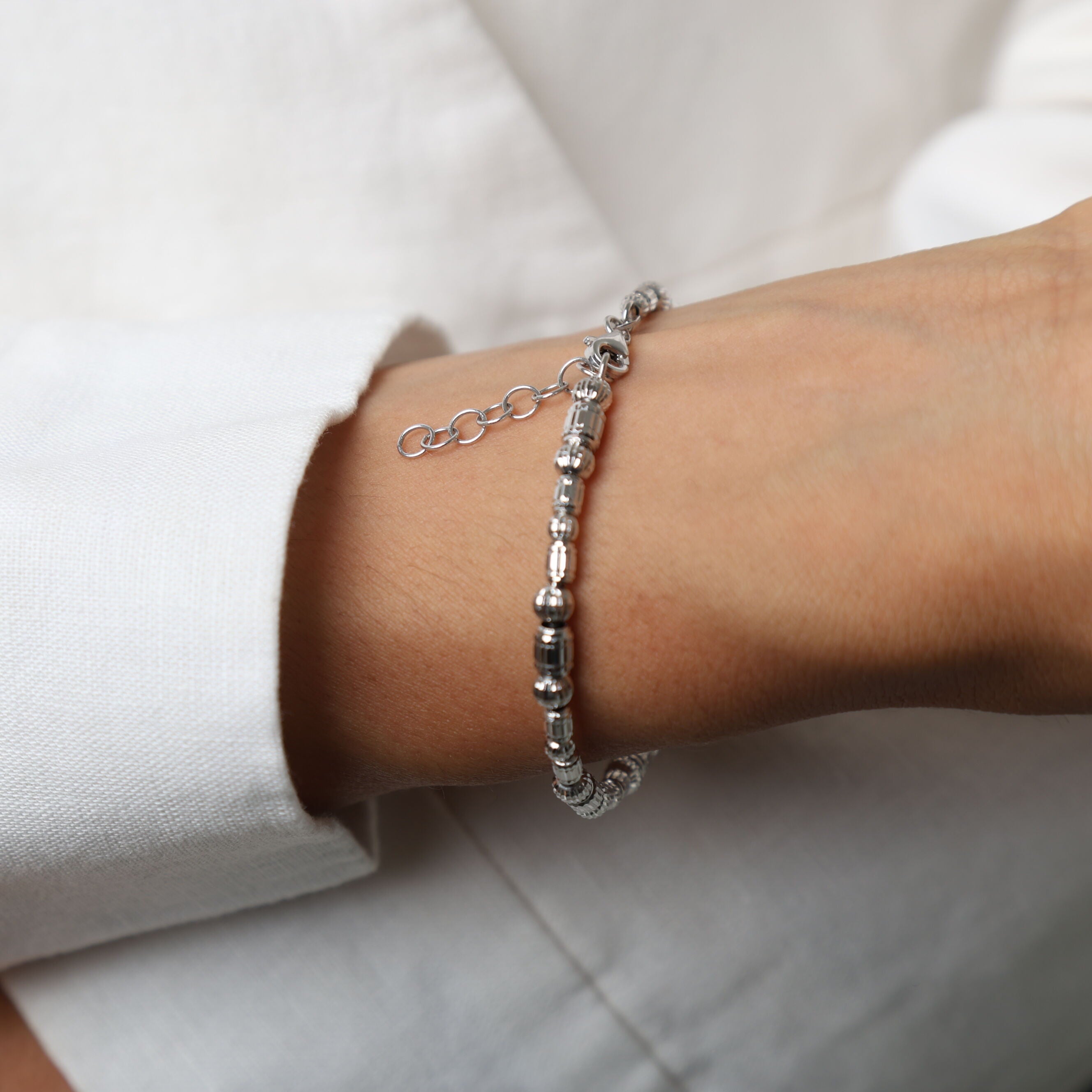 14K White Gold Barrel Bead Bracelet – Elegant and Adjustable Lobster Claw Closure