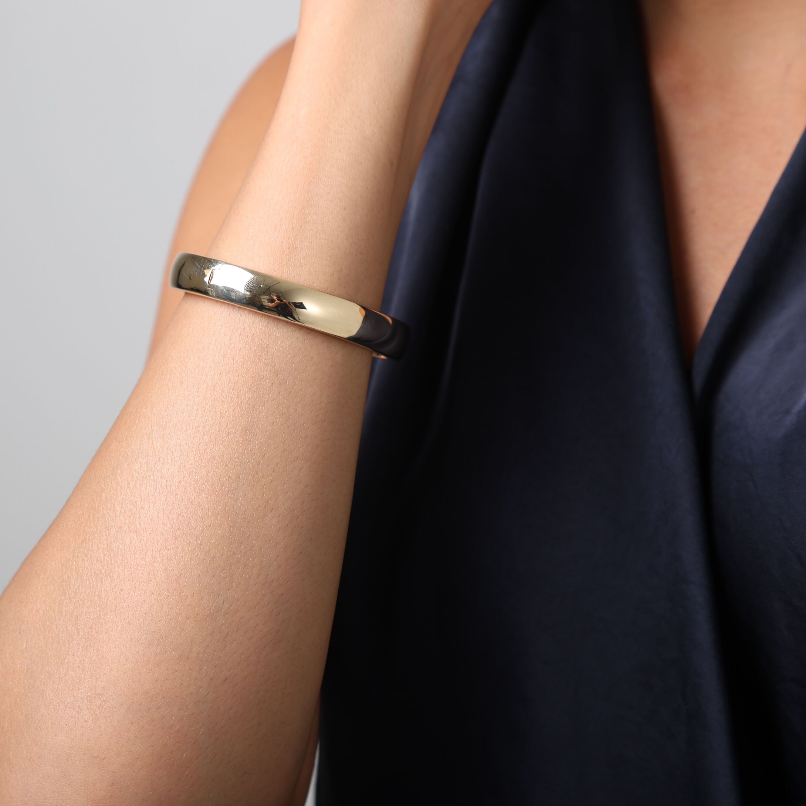 14K Gold Chunky 10mm Polished Bangle: Bold & Timeless