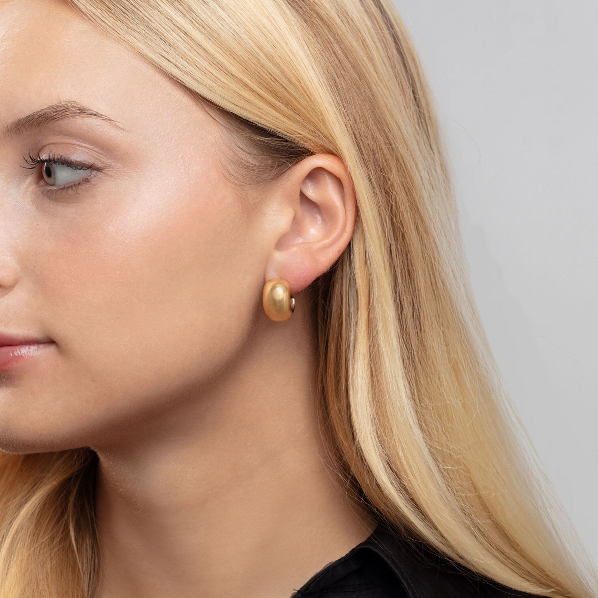 14K Solid Gold Chunky Puffed Huggie C-Hoop Earrings – Bold, Polished, Hypoallergenic