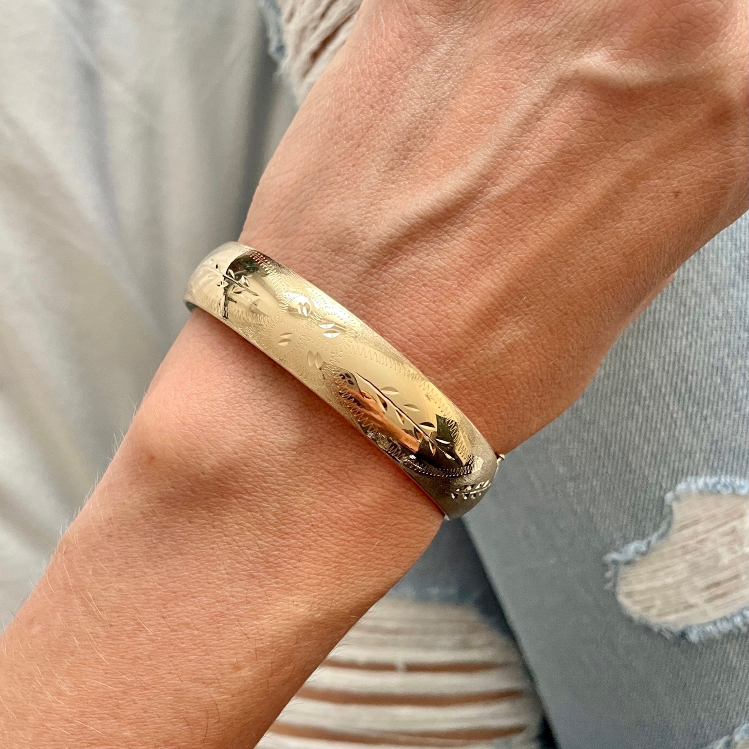 14K Solid Gold Hinged Floral Bangle – Textured, Elegant, Timeless