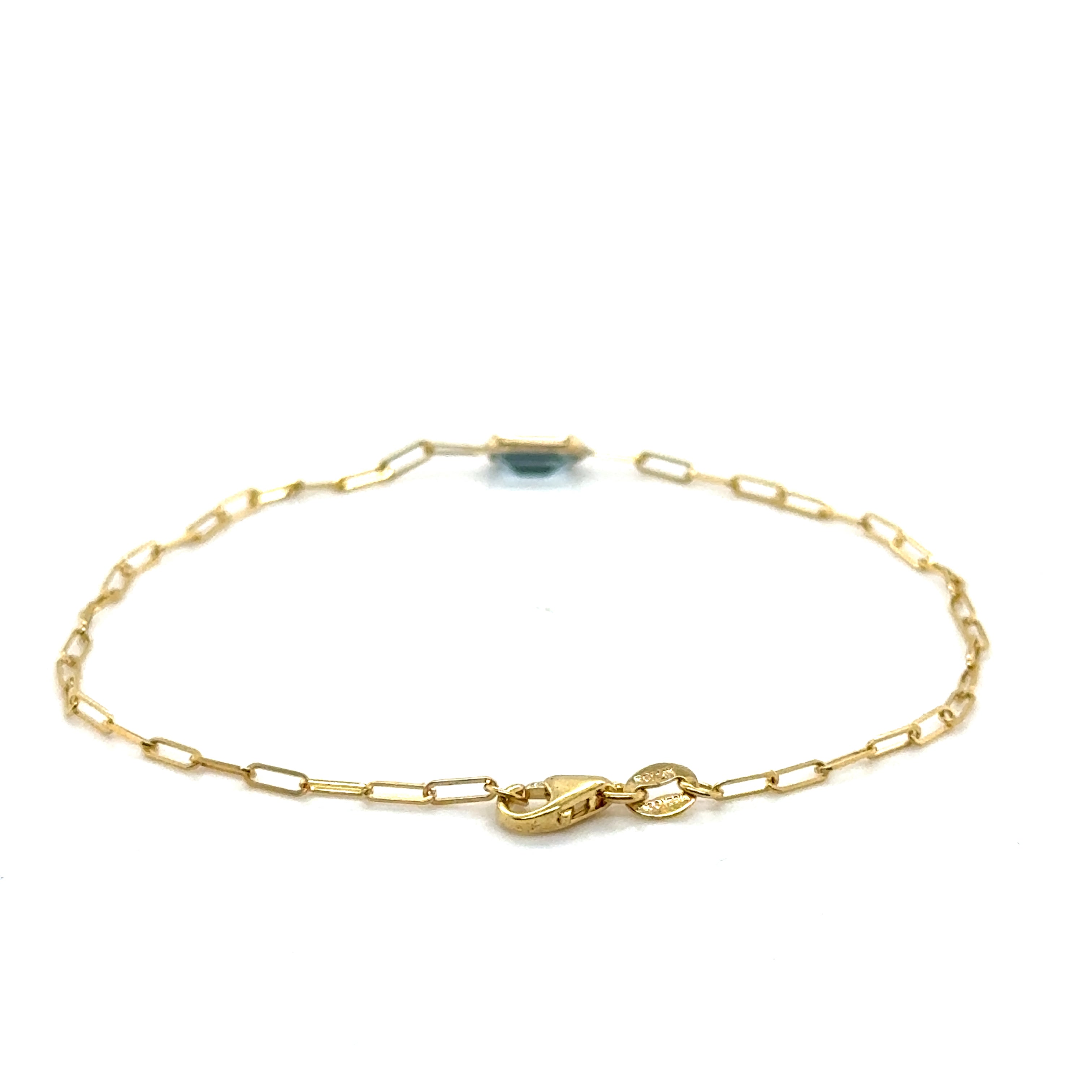 A dainty 14K gold paperclip bracelet featuring a baguette-cut Blue Topaz centerpiece, the December birthstone symbolizing honesty and clarity. This elegant and minimalist design is durable, versatile, and comfortable for everyday wear, making it a meaningful gift for birthdays, anniversaries, or milestone celebrations.
