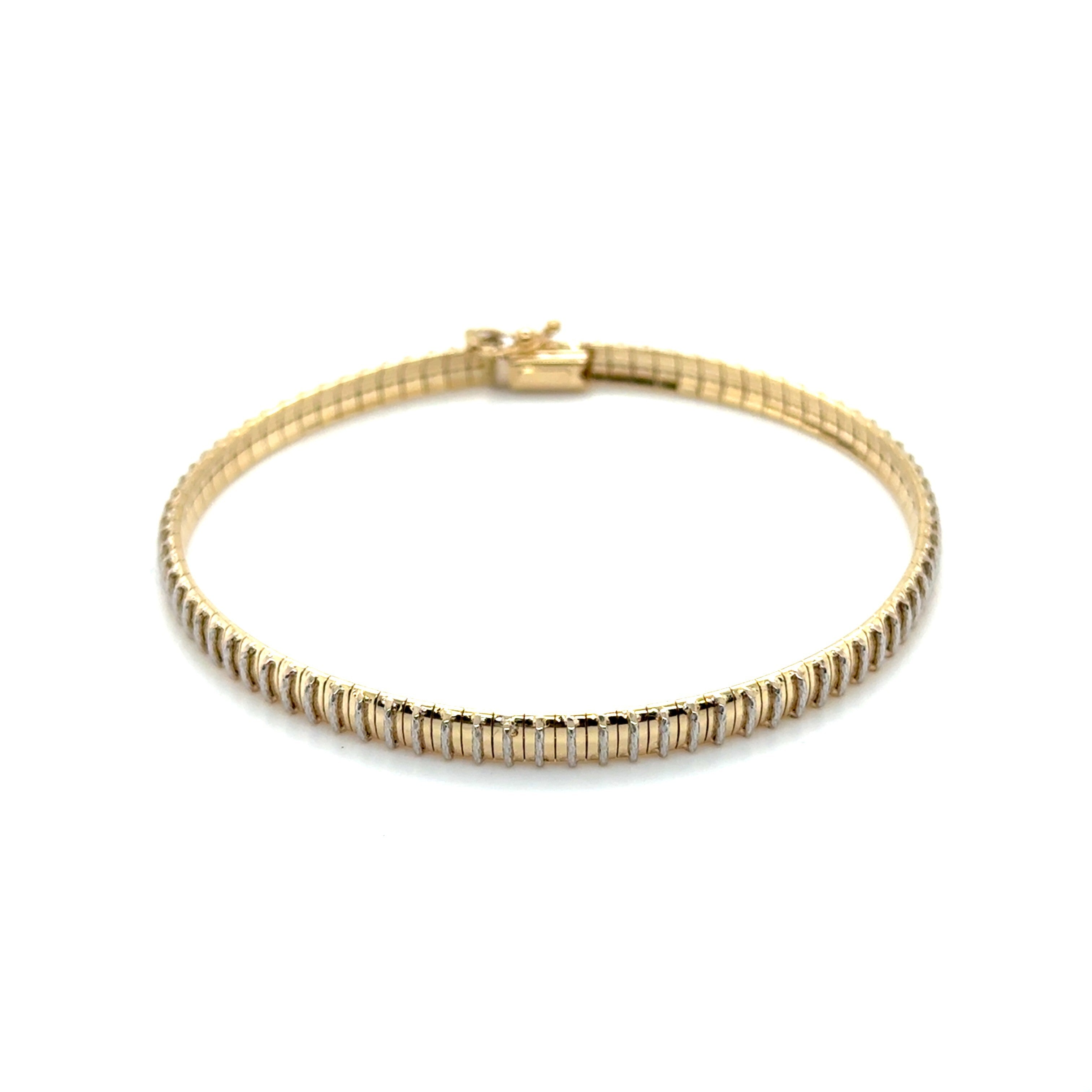 Ridged bracelet in yellow and white gold for a textured, glamorous finish.