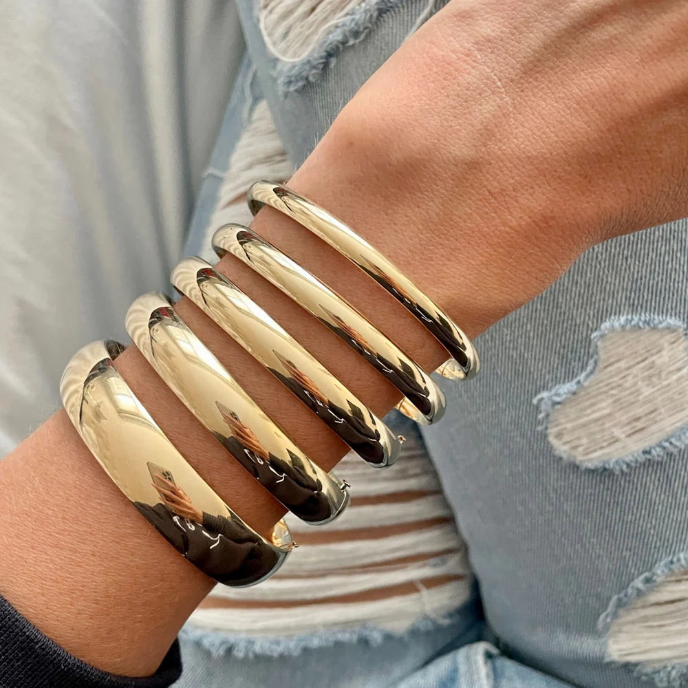 A Comprehensive Guide to Layering Gold Jewelry