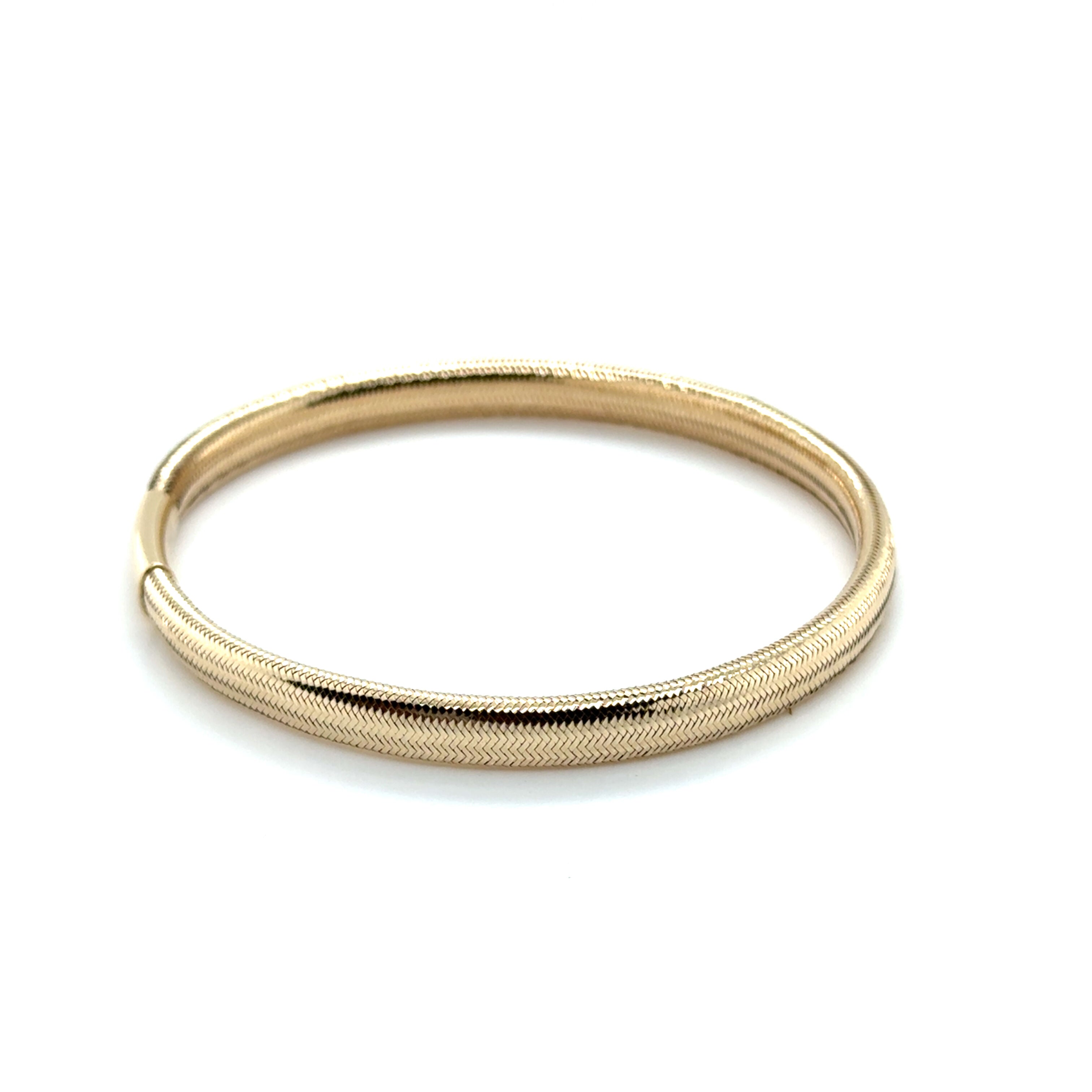 Yellow gold stretchable mesh bracelet with flexible fit and sleek design