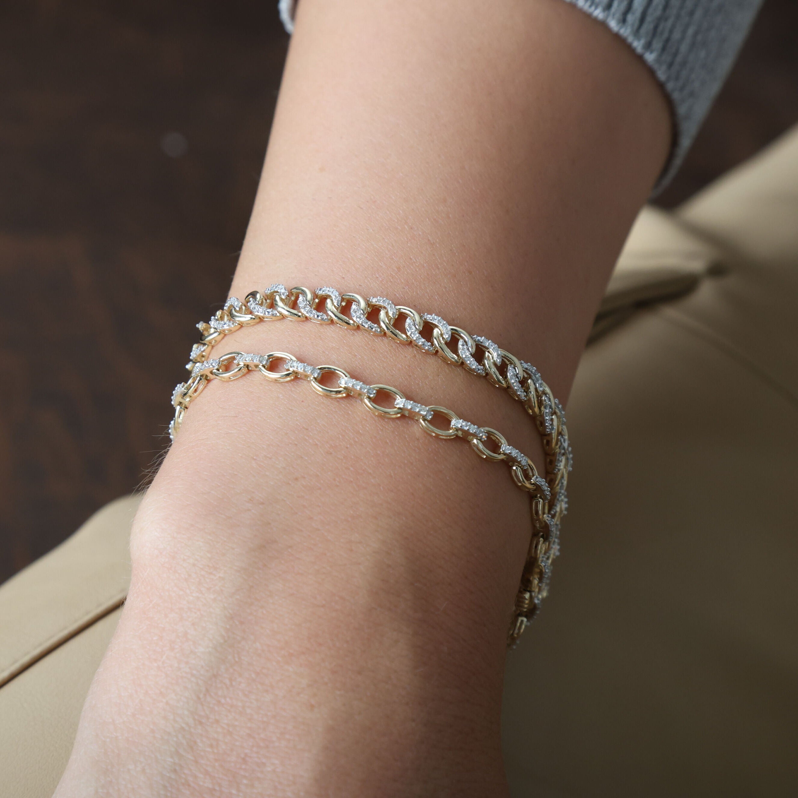 Worn with a chic off-the-shoulder brown top, this 14K Yellow Gold Diamond Pave Curb Link Bracelet adds a touch of elegance to a casual yet refined outfit. Perfect for a brunch date or an afternoon event, its sparkling diamonds create a sophisticated finish to any look.