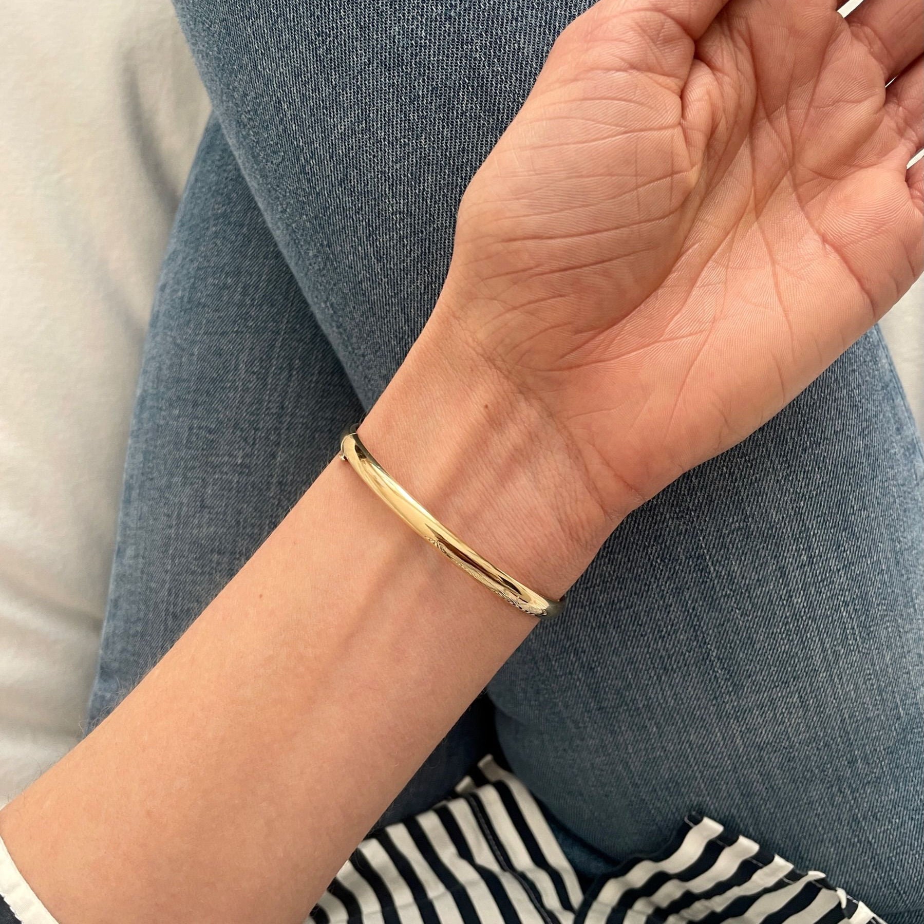 10K YELLOW GOLD BANGLE BRACELET