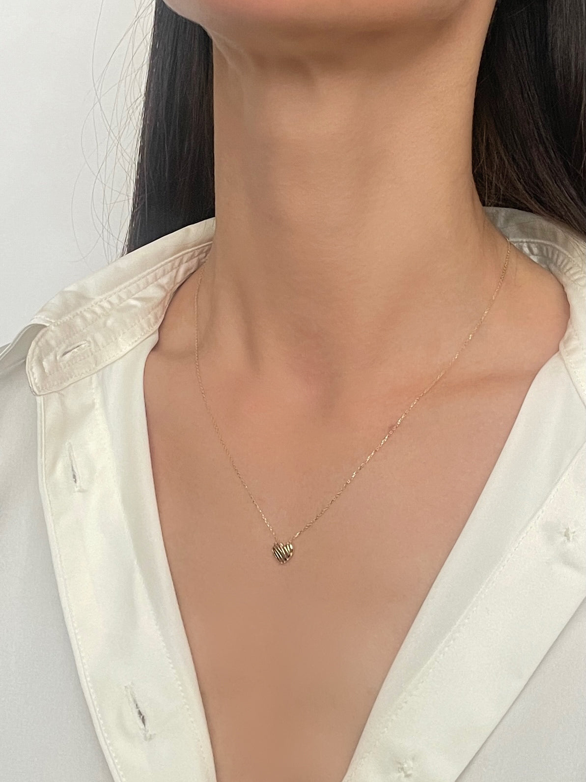 14K Gold Dainty Textured Heart Chain Necklace