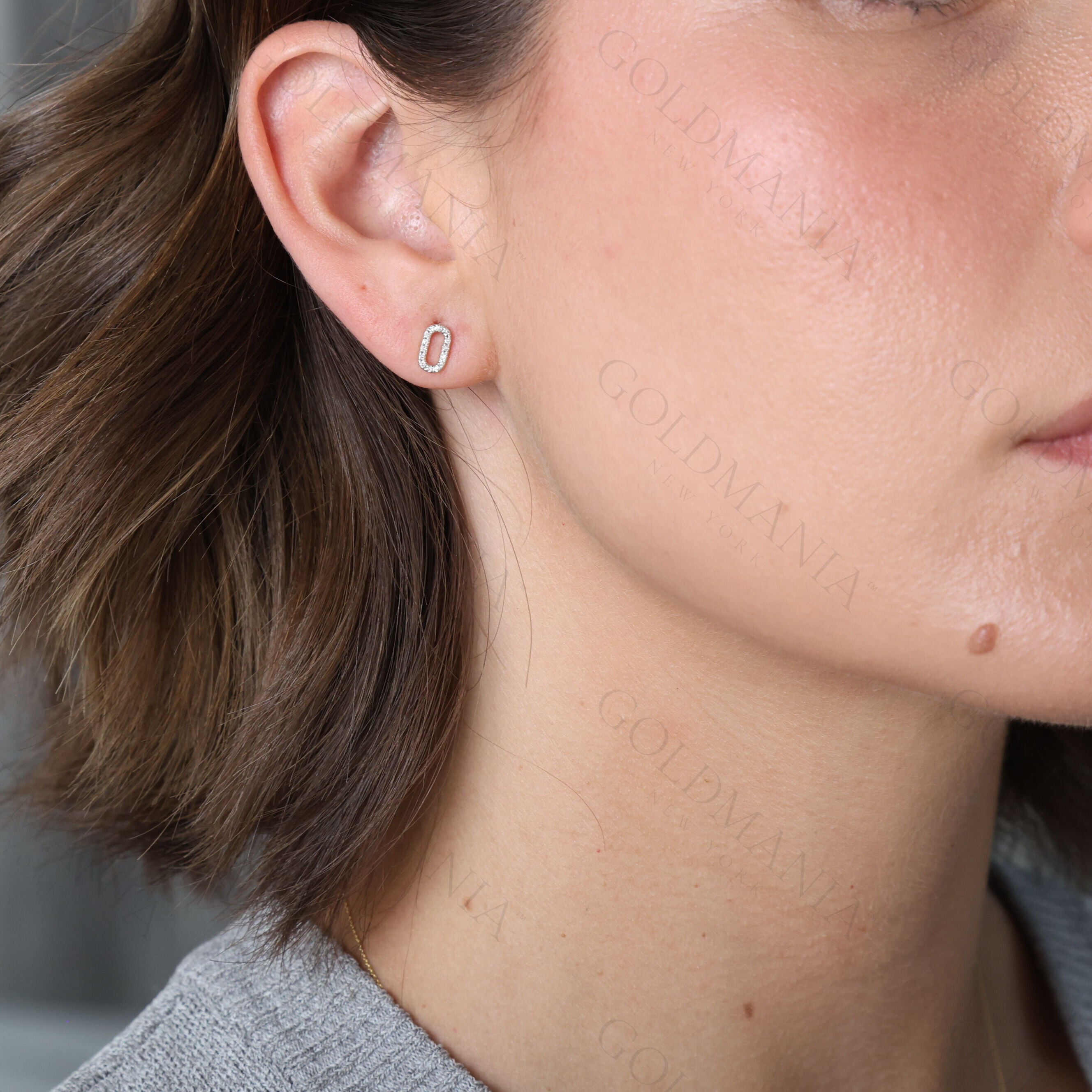 Diamond Small Oval Stud Earrings In 14K Gold