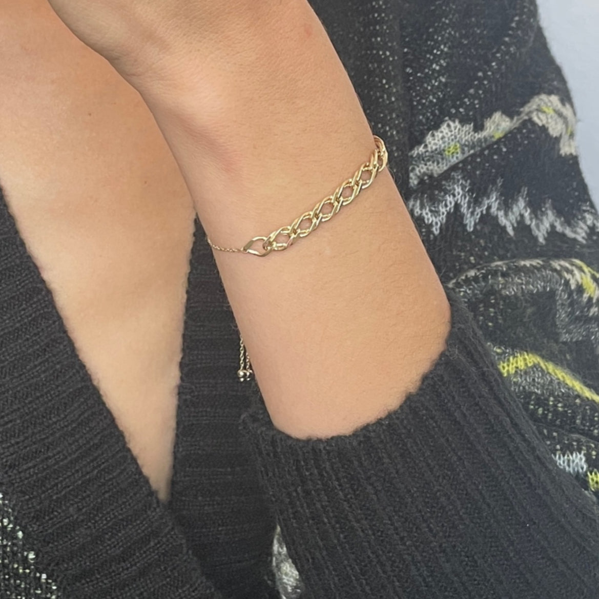 14K Gold Interlocking Link Friendship Bracelet - Adjustable, Sleek and Tarnish Resistant