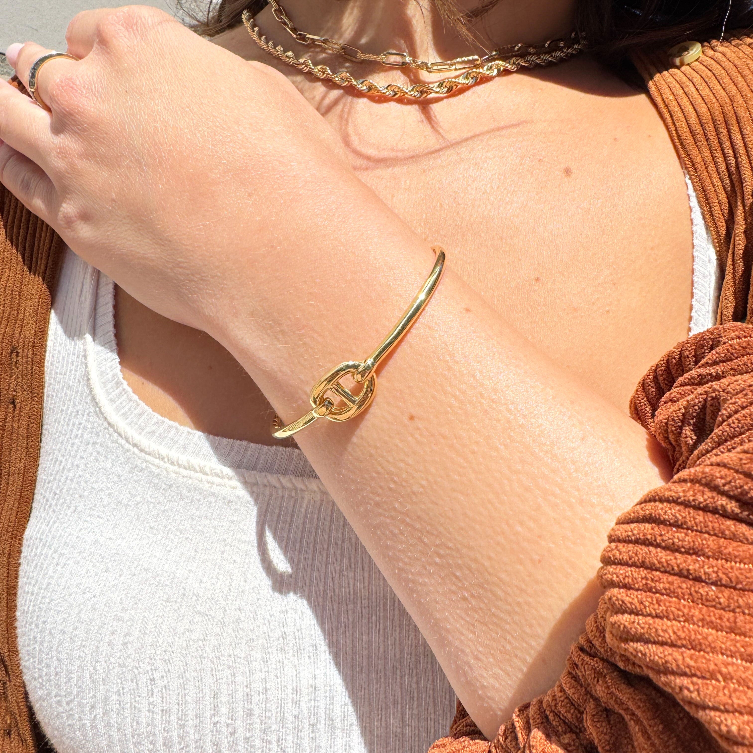 14K Gold Bangle with Center Mariner Link
