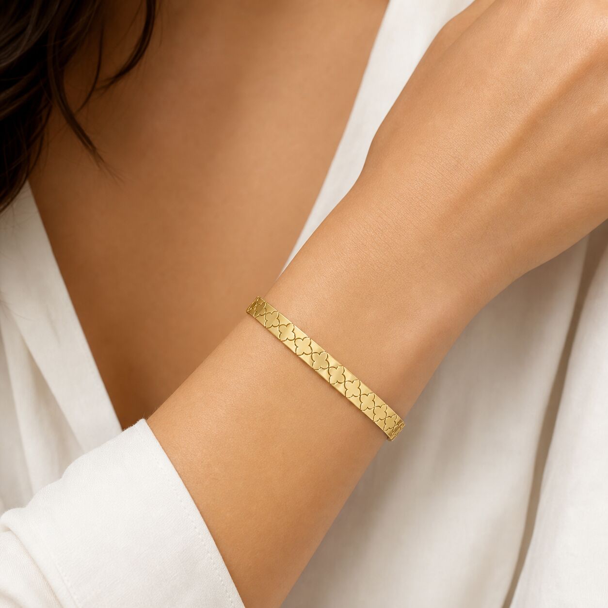 14K Yellow Gold Clover Pattern Flat Bracelet, 7", 6.5mm Thick