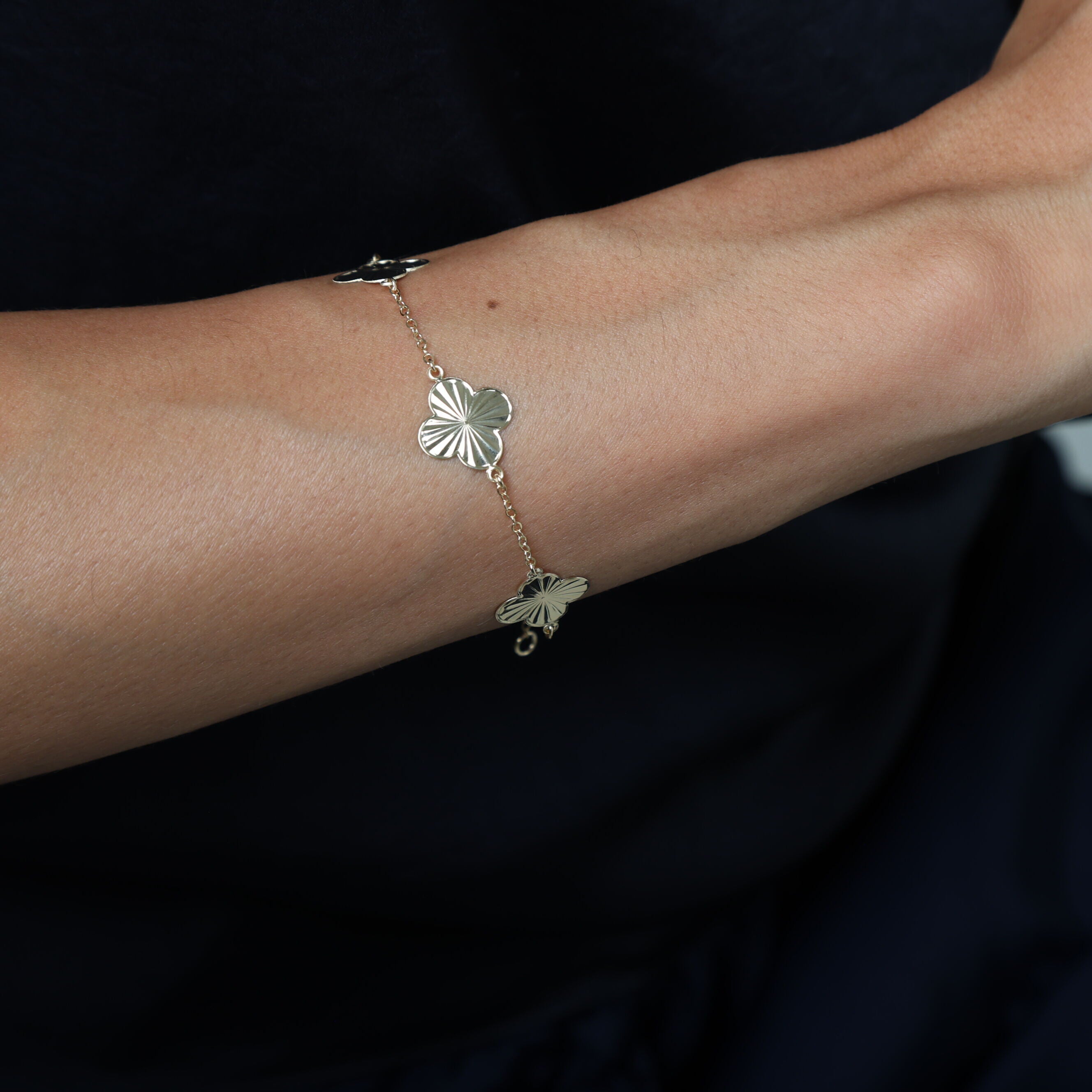 14K Solid Gold Station Bracelet Clover Motif Polished Chain – Elegant, Timeless, Italian