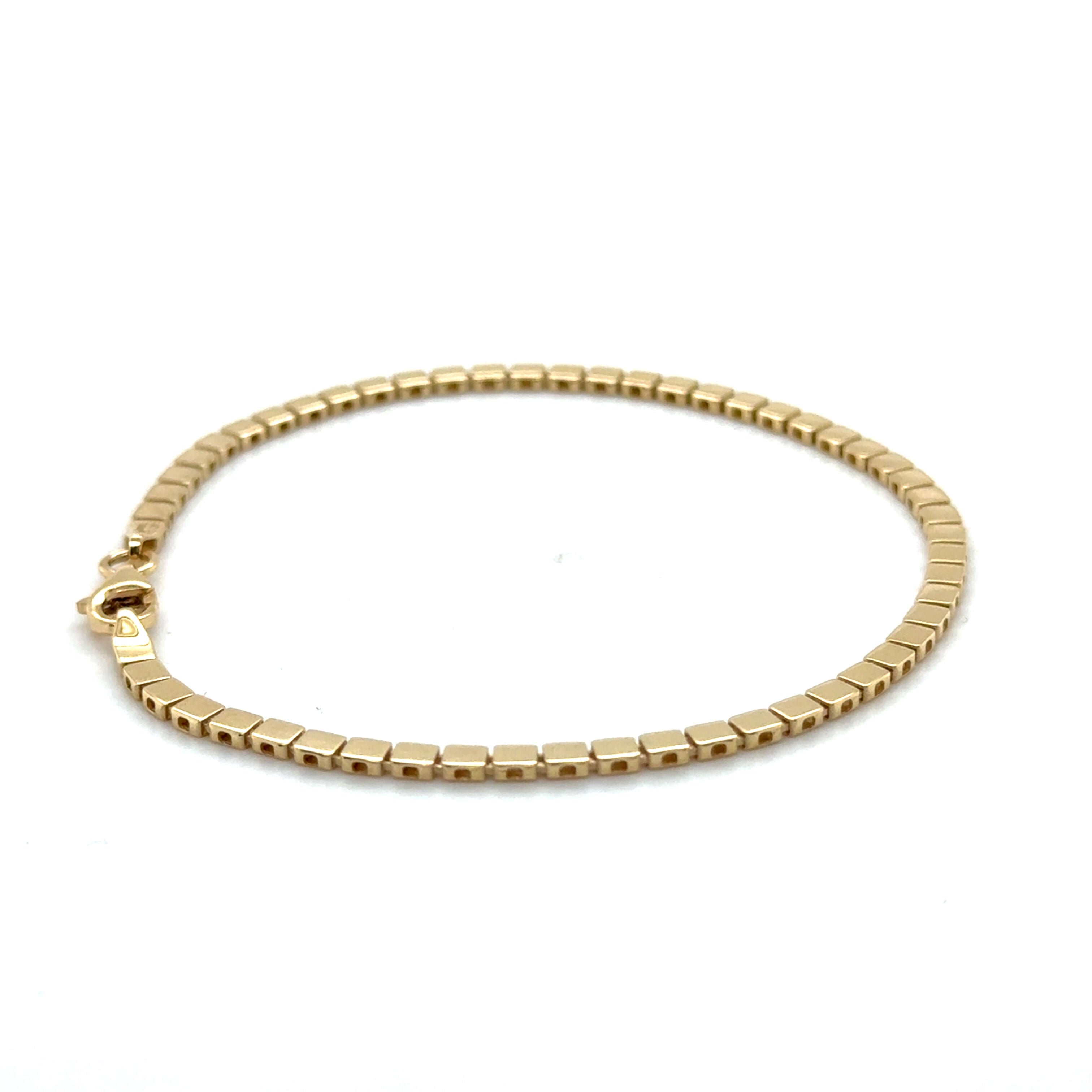 A timeless and elegant gold chain bracelet with box links, perfect for everyday wear or special occasions. This durable and versatile bracelet is a stylish gift idea for birthdays, anniversaries, or milestone celebrations.