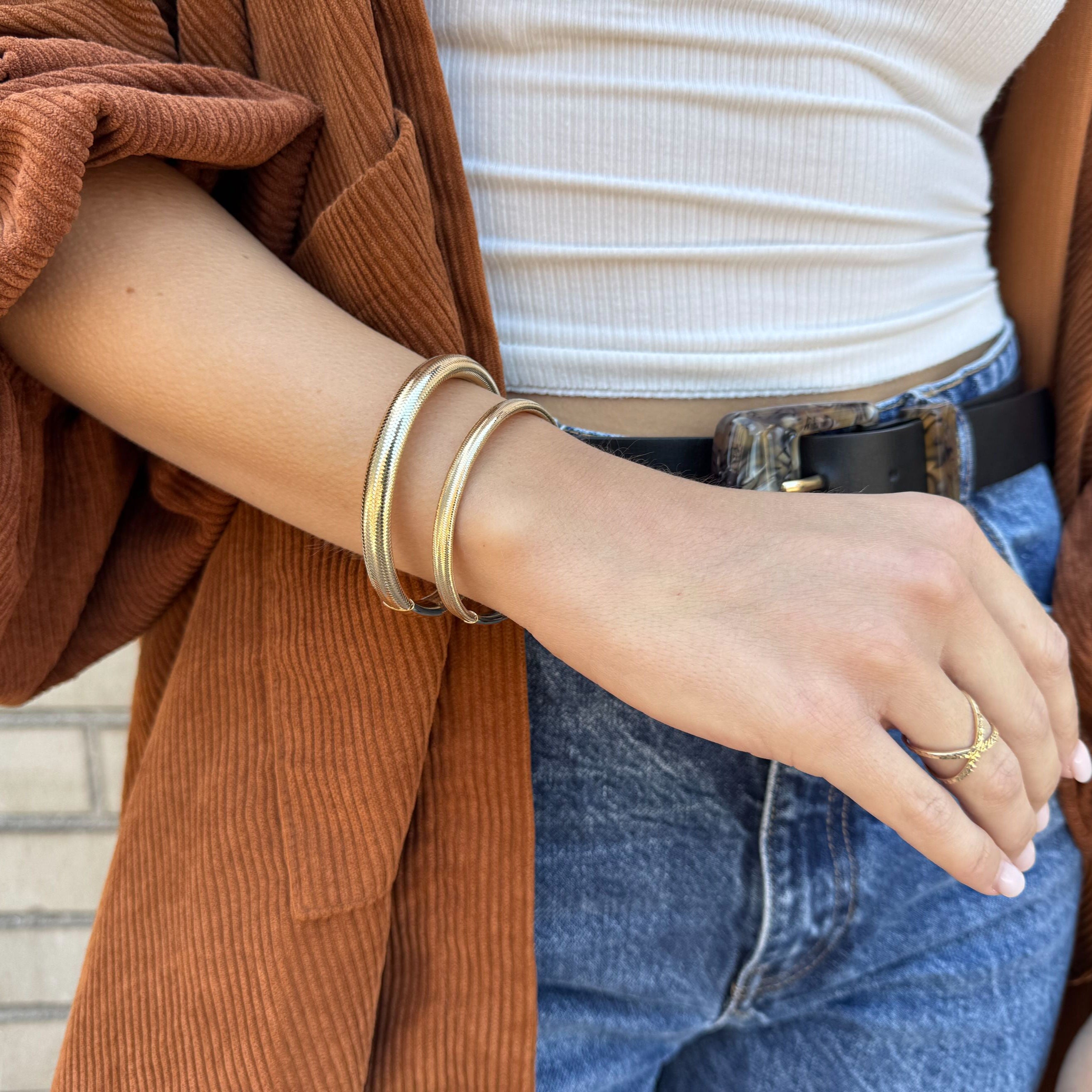 A bold 14K gold bracelet suited for everyday glamour and water resistance.